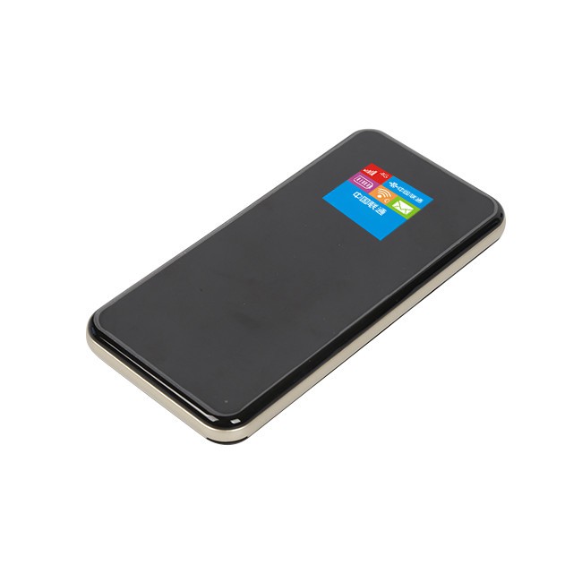 LCD-Bildschirm und Powerbank-Router